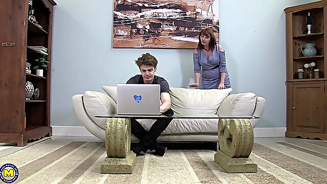 Young son sticks it in her chubby pussy and fucks her like a bull