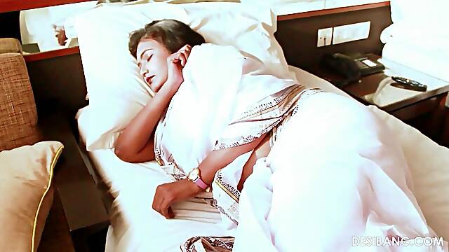 Morning sex for his curvy mom in amateur home perversions