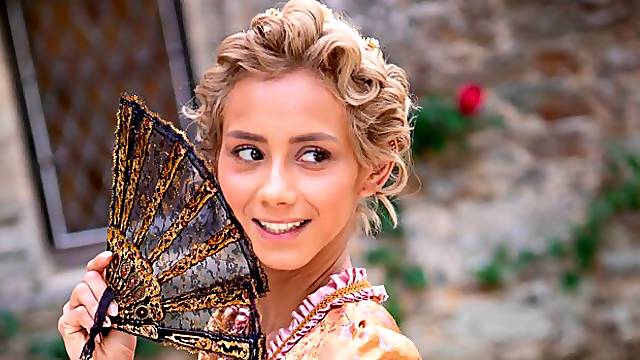 Good-looking Latina slut Veronica Leal knows how to please him