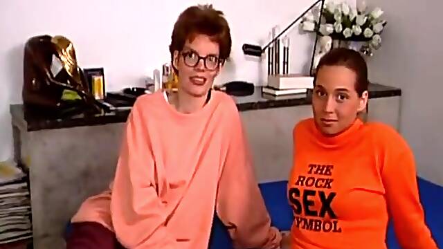 Two Lesbian German Babes Got Caught Licking And Kissing Before Getting Fucked With Eliana Dante