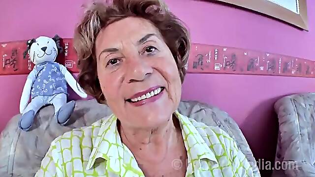 Alte oma fickt ihren enkel