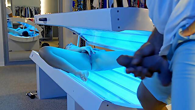 Hot babe is tanning and getting fucked