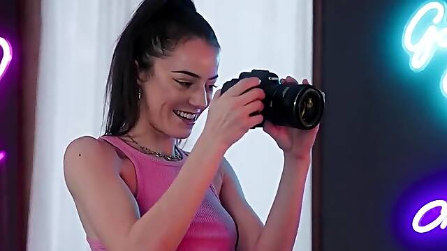 Jill Kassidy & Kylie Quinn - Seducing The New Photographer