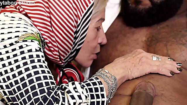 Tattooed 7<censored>s old mom ready for rough anal