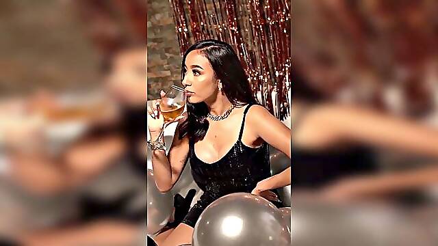 Brunette Fitgirl Seductive