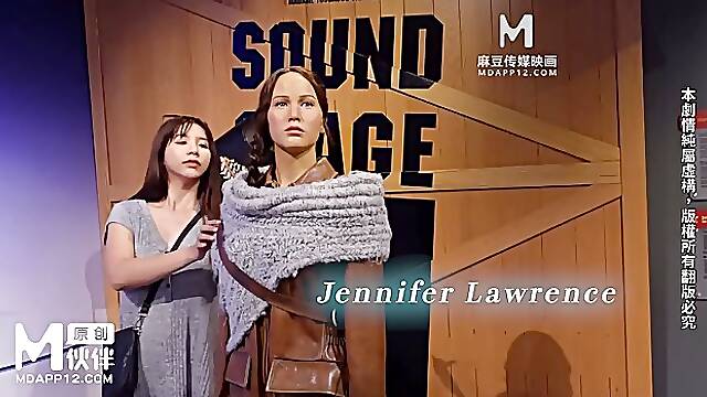 Sexy Chinese girl Wu Mengmeng gets her shaved pussy railed