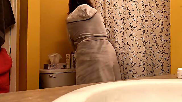 REAL , My Step dad&amp;#039;s wife is half his age - shaving her legs and showering