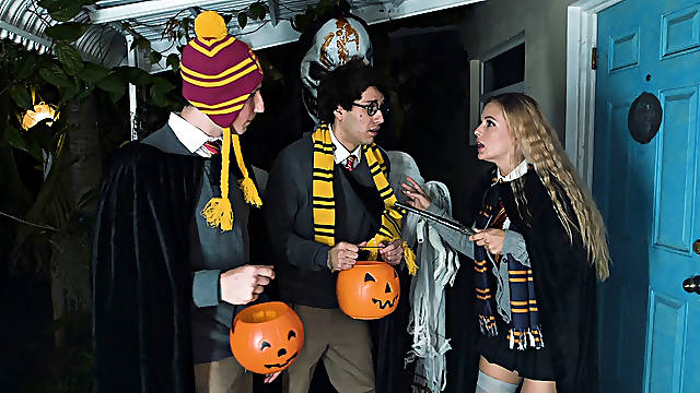 Milf Sloan Harper teaches young lesbian how to use a magic wand