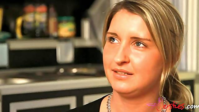 Buxom Cougar Gives Oral Sex Good Tender Step-son - Teenage