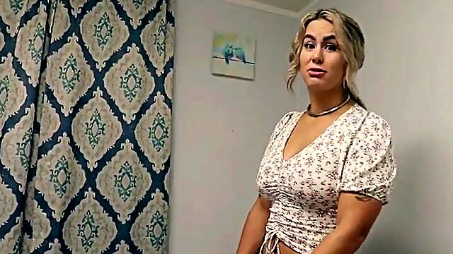 Sharing a Couch With My Hawt Curvy Step-Mommy