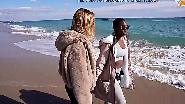 White Pair with Black Star in breathtaking Trio - Behind the Scenes, Owiaks and Zaawaadi