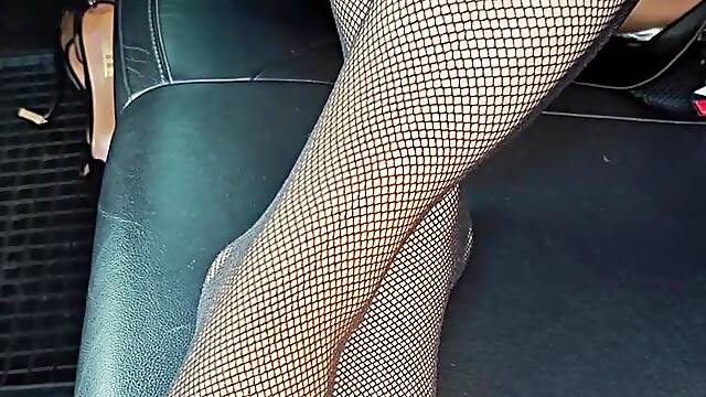 Quick car tease: Jerking off my smooth legs