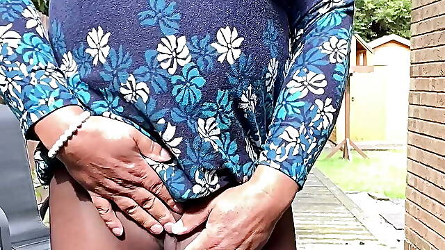 Amateur crossdresser Kellycd2022 sexy milf in blue dress pantyhose and heels