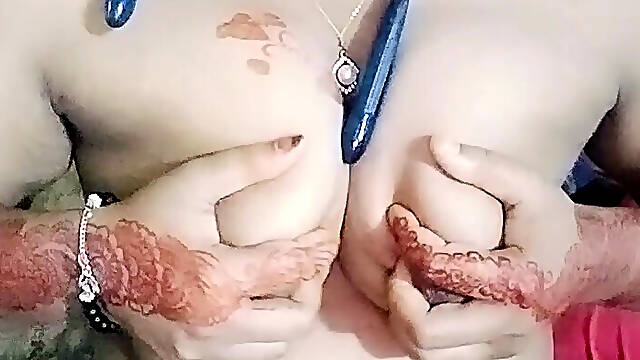 Desis real bhabi pussy is squirming.