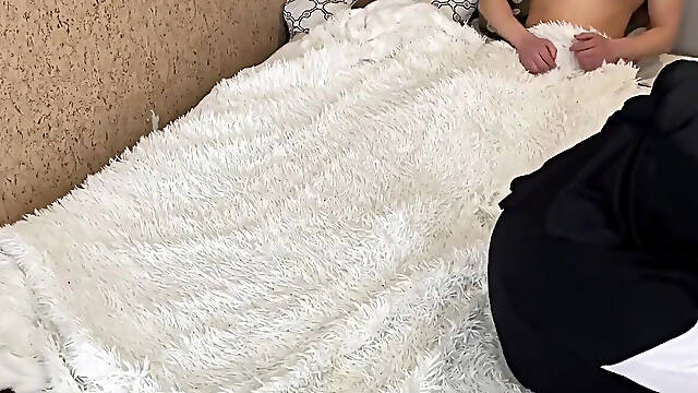 Cum on Arab MILFs Tights