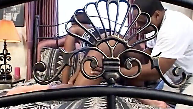 Hot ebony slut takes it in her tight cunt