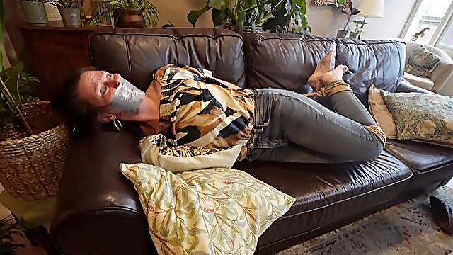 Taylor - Sign The Papers MP4