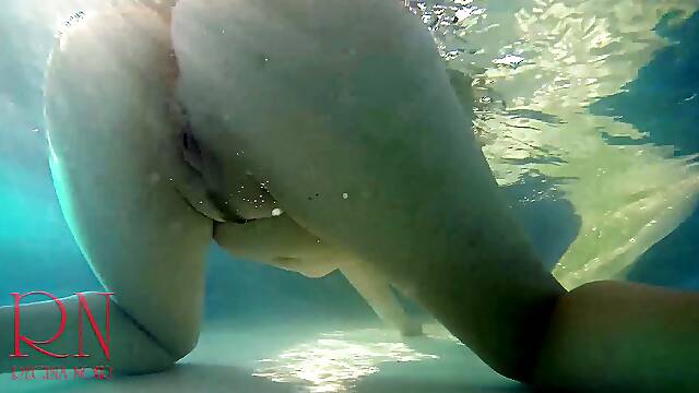 Underwater pussy show. Mermaid fingering masturbation full video