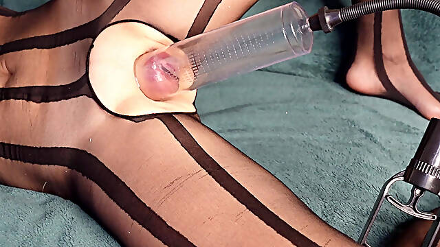 Penis Pump Sucked Her Pussy Pumping Fisting and Squirting Homemade Real MILF Orgasm