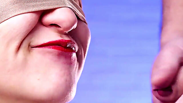 Mesmerizing Blindfold Surprise: Exquisite Deepthroat and Huge Cumshot