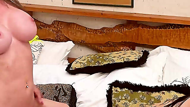 2 MILFs, Wrong Door