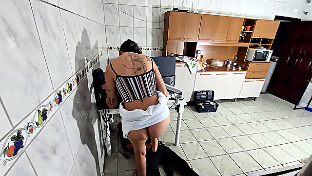 Naughty Wife Greets the Repairman While Wearing Only a Towel and Swallows the Load.